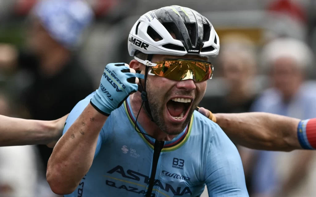 Mark Cavendish celebrating